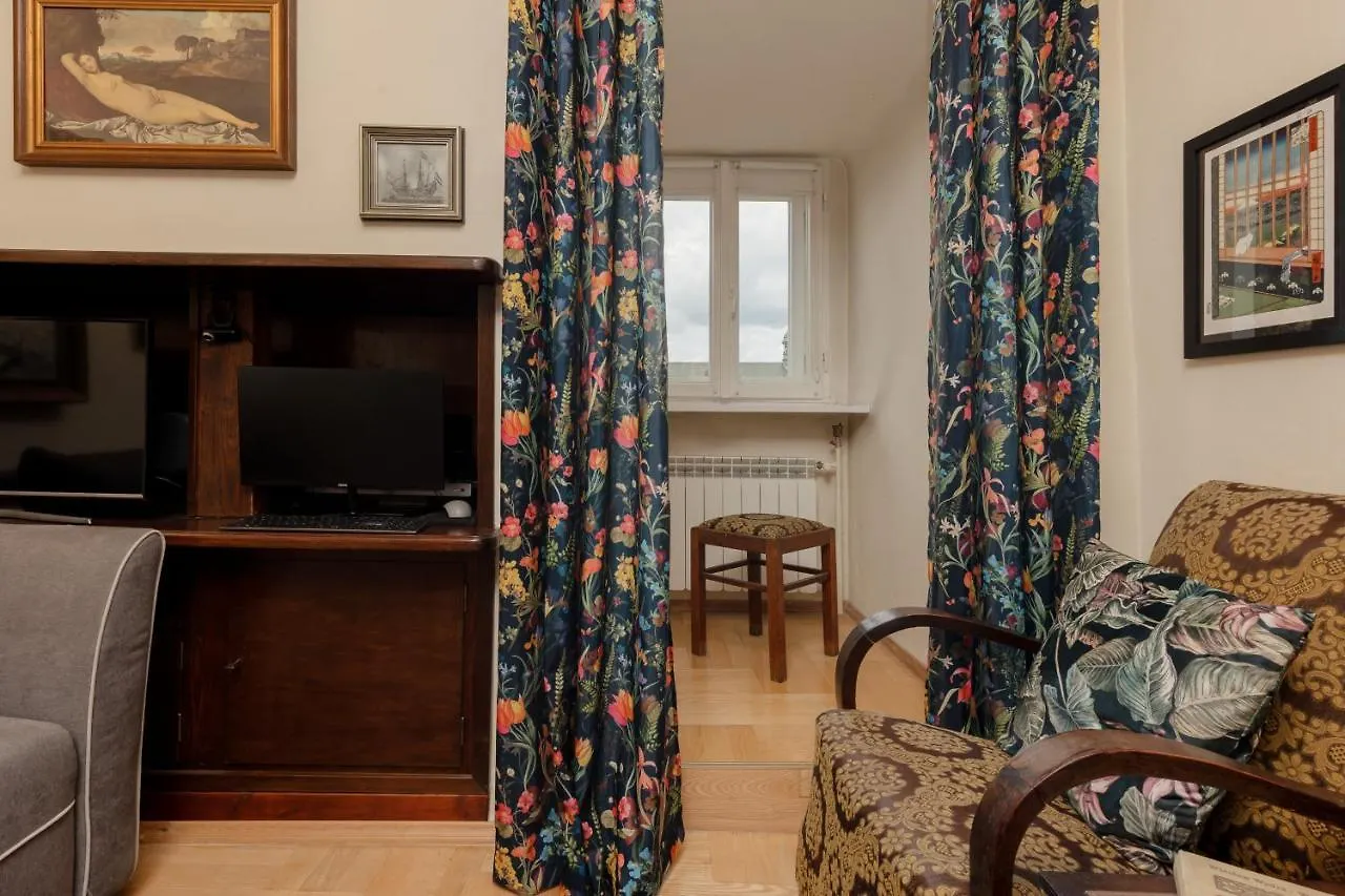 Atmospheric Apartment Next To Warsaw Old Town Square By Noclegi Renters